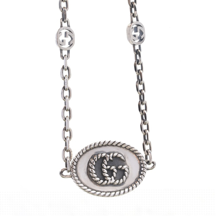 G*u*i bracelets
